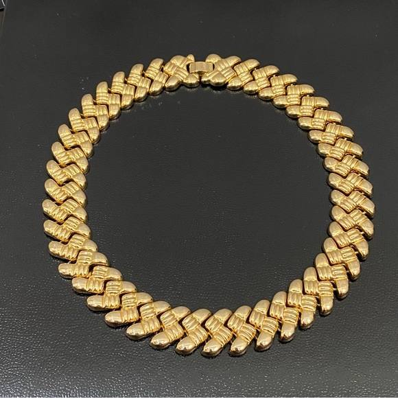 Vintage Unsigned Gold-tone S Chain Link Fold Over Clasp 18” Necklace - Picture 4 of 12